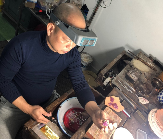 Nghệ nhân Hồng Phong - Người thổi hồn vào những sản phẩm trang sức